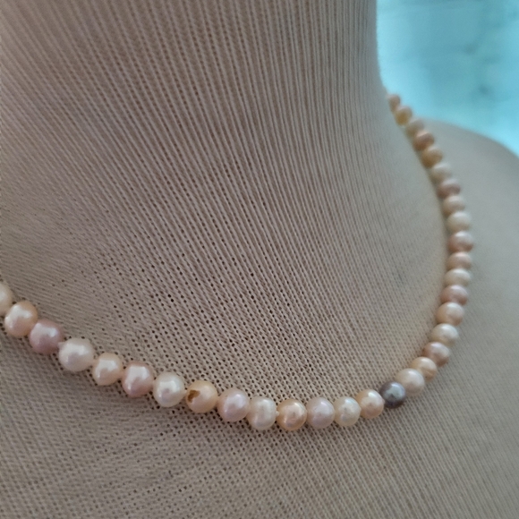 Hand Crafted Freshwater Pearl Necklace - Picture 2 of 5